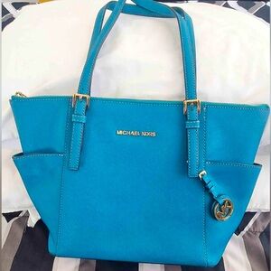 Micheal Kors Blue Medium Purse NWOT